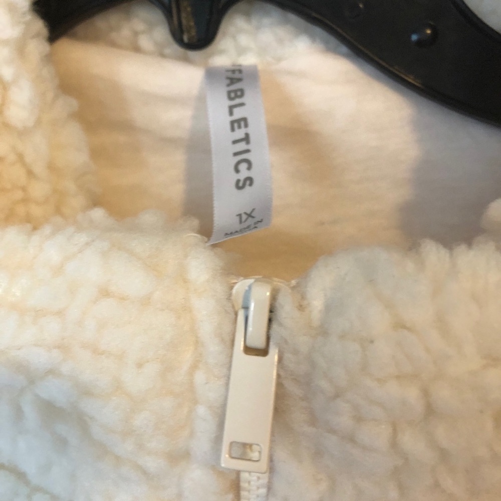 Fabletics Sherpa And Woven Puffer Sz 1x - image 3